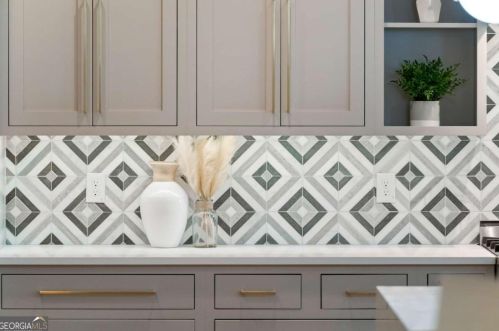 2731 Arden Rd, Atlanta GA  30305-1913 exterior