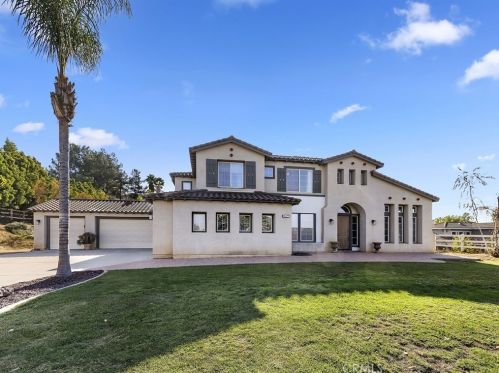 18477 Hollowtree Ln, Riverside CA  92504-9467 exterior