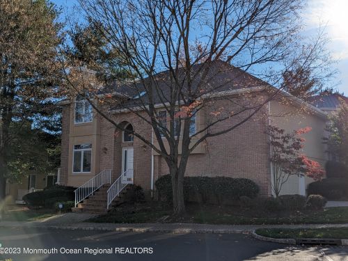219 Bell Aire Ct, Holmdel Village, NJ 07733-2517