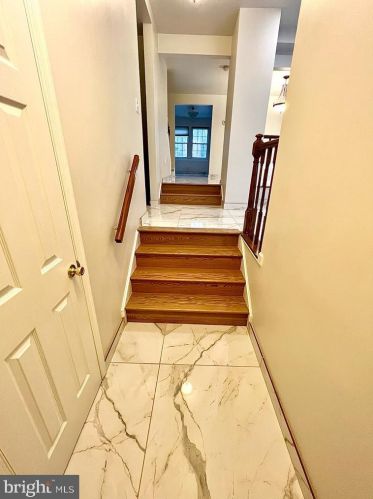 10126 Walnut Wood Ct, Springfield VA  22015-2734 exterior