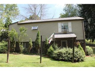 2383 Cornelia St, Washington, PA 15301-1526