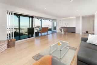 60 Mountain Spring Ave, San Francisco, CA 94114-2118