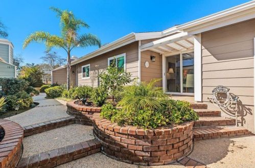 1868 Turnberry Dr, Vista, CA 92081-5349