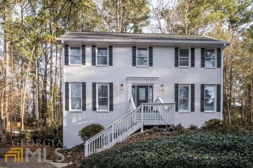4842 Willow Creek Dr, Marietta, GA 30066-1237