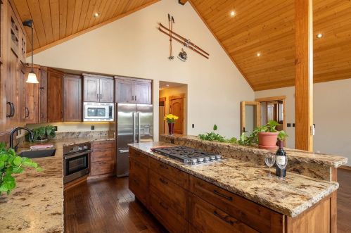 12628 Pinnacle Loop, Truckee CA  96161-6926 exterior