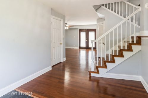 8337 Harrison St, Niles, IL 60714-1011