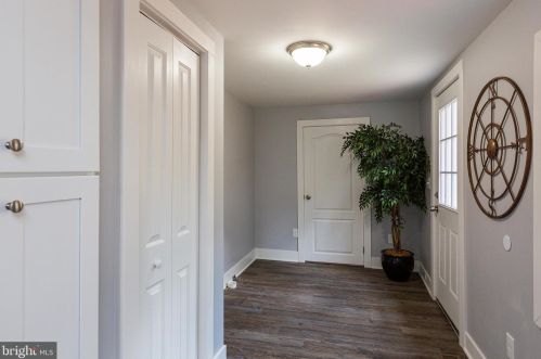 328 Walnut St, Lancaster PA  17602-2404 exterior