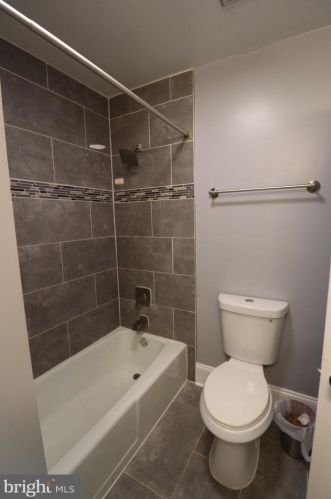 8005 Lake Pleasant Dr, Springfield VA  22153-3005 exterior