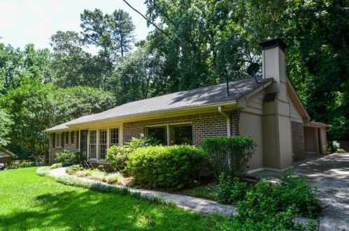 1405 Maple Dr, Lilburn, GA 30047-5534
