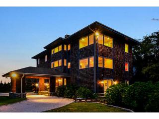 25 Hull Cove St, Jamestown, RI 02835-2811
