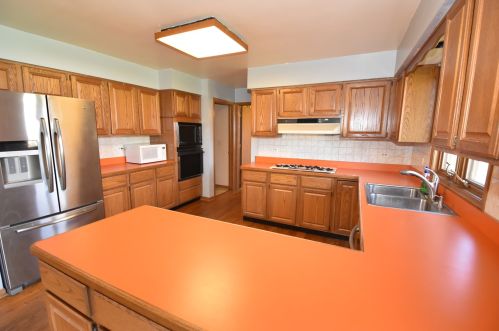301 Shannon Dr, Wheeling, IL 60070-1665