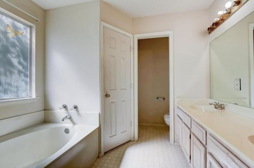 5187 Mdw Ct, Fort Worth TX  76112-3865 exterior