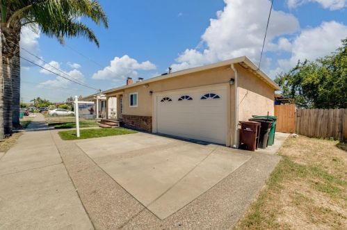 986 Chenault Way, Hayward, CA 94541-7204