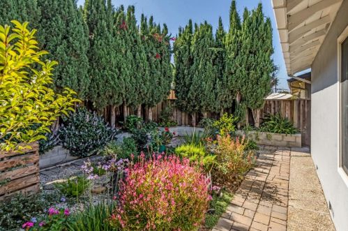 1800 Crater Lk Ave, Milpitas CA 95035-6608 exterior