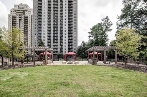 795 Hammond Dr, Atlanta GA  30328-5517 exterior