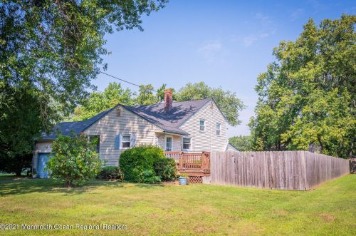 11 Mayfair Rd, Holmdel Village, NJ 07733-1426