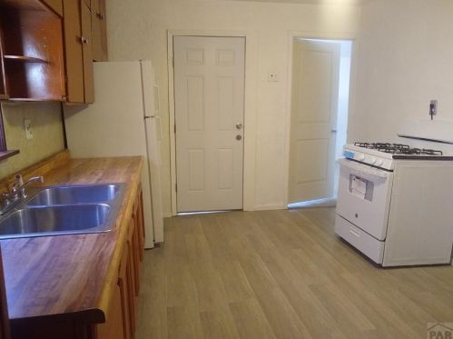 804 Abriendo Ave, Pueblo, CO 81004-2513