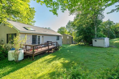 75 Ledgeview Dr, Rochester NH  03839-5618 exterior