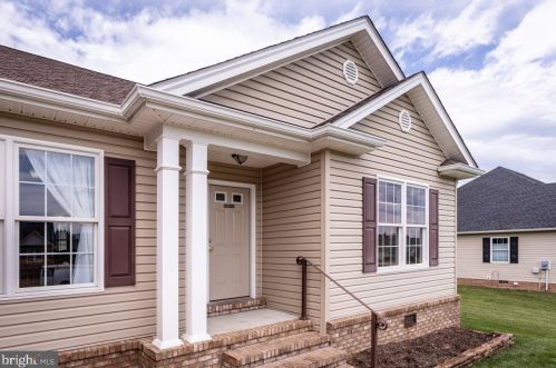 215 Kensington Dr, Elkton, VA 22827-3070