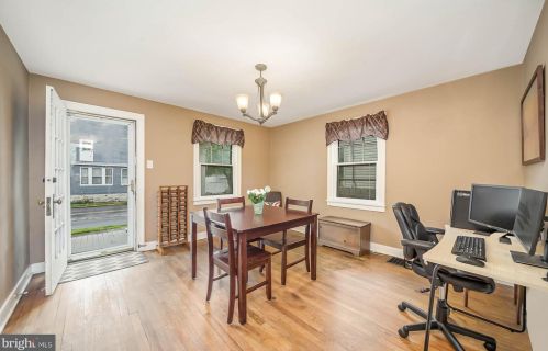 102 Willow St, Carlisle PA  17013-3931 exterior