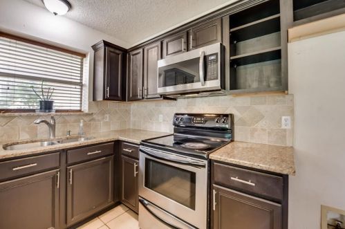 1131 Brookside Dr, Cedar Hill TX 75104-8800 exterior