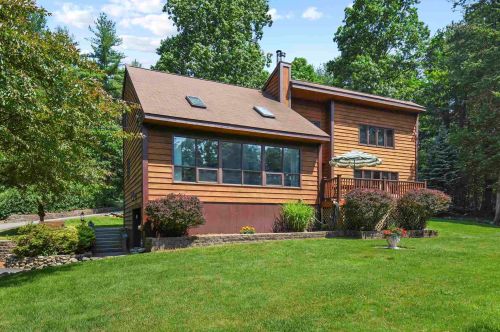 15 Valley Rd, Hampstead, NH 03841-2002