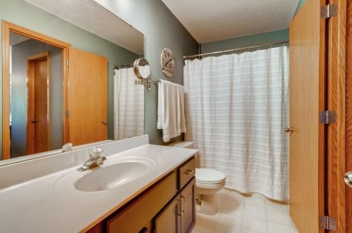 4987 Grenwich Ave, Saint Paul MN  55128-2058 exterior