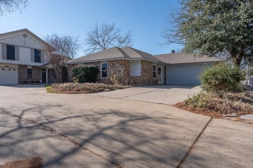 2911 Forest Creek Dr, Fort Worth TX  76123-1075 exterior