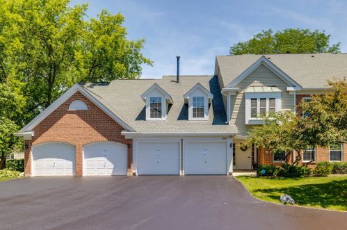 1405 Apricot Ct, Mount Prospect, IL 60056-1086