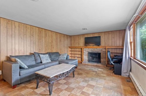 20 Coolidge St, Southington, CT 06489-3615