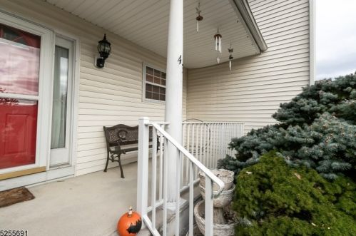43 Canterbury Ln, Hackettstown, NJ 07840-3439