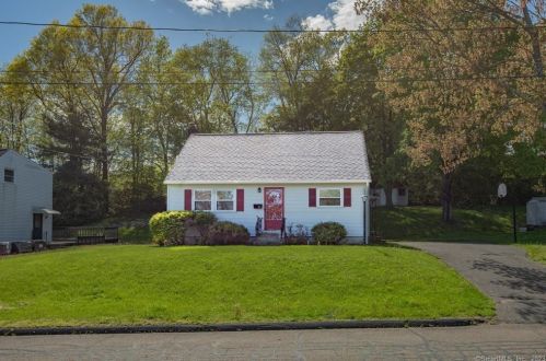 25 Broadview Pkwy, Middletown, CT 06457-2408
