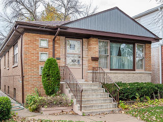 5576 Leonard Ave, Chicago, IL 60630-1319