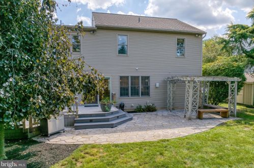 1827 Krystle Dr, Lancaster PA  17602-4149 exterior