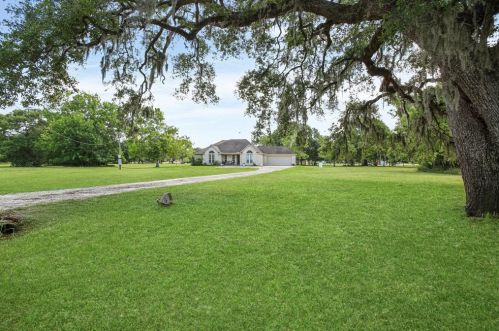 518 Rocking Horse Ct, Angleton, TX 77515-7034