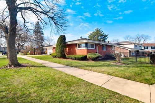 740 Benton Ct, Elmhurst, IL 60126-4502