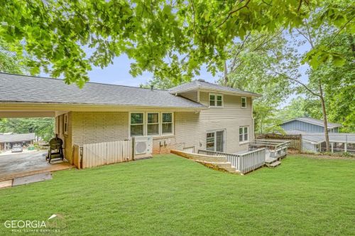 6896 Lockridge Dr, Atlanta GA  30360-1515 exterior