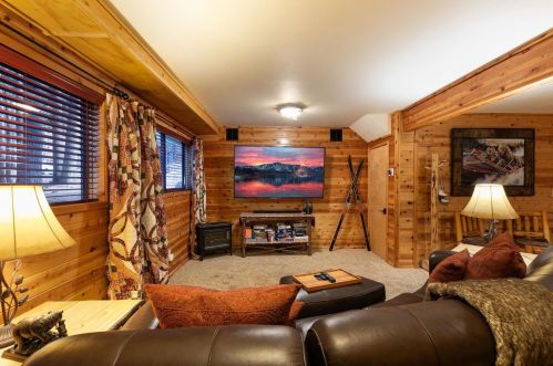 14050 Copenhagen Dr, Truckee CA  96161-6627 exterior