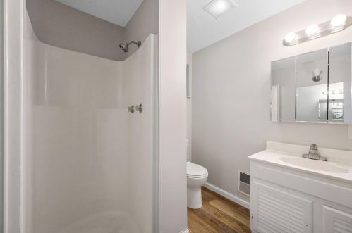 1590 Fawnvista Ln, Cincinnati OH 45246-2039 exterior