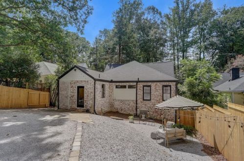 166 Lindbergh Dr, Atlanta GA  30305-3729 exterior