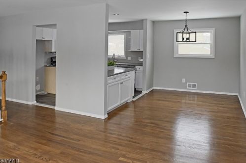21 Clover Hill Dr, Roxbury Township, NJ 07836-9557