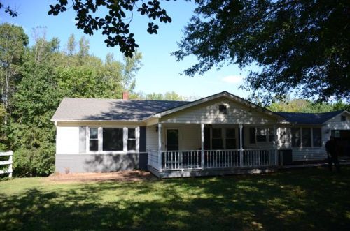 21 Walker St, Columbus, NC 28722-7497