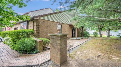 6 Daniel Ct, Lebanon, NJ 08833-2104