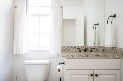 4437 Carmain Dr, Atlanta GA  30342-3503 exterior