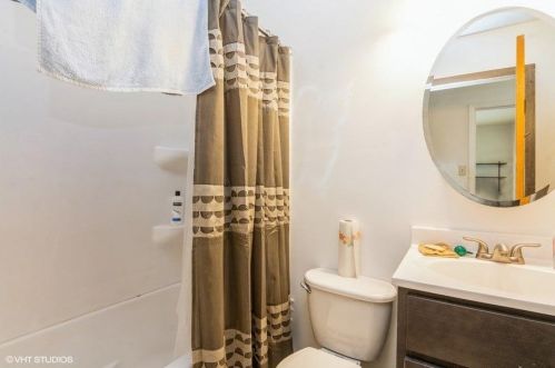 377 Stonehill Dr, Valpo IN 46385-8475 exterior