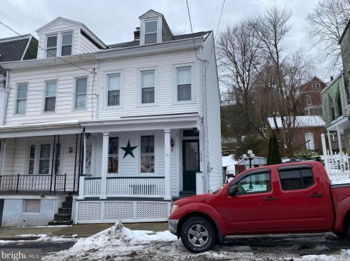 1229 Norwegian St, Primrose, PA 17901-3853