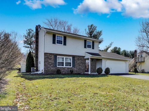 901 Pinetree Way, Lancaster, PA 17601-6609