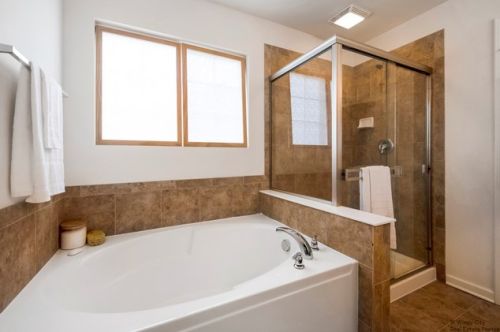 1550 Bristol Dr, Pingree Grove IL  60140-9038 exterior