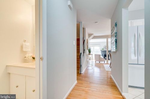 7419 Chummley Ct, Falls Church, VA 22043-2938