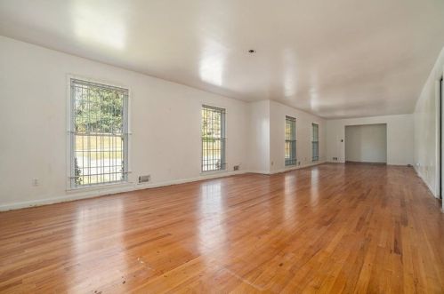 352 Harris Manor Dr, Atlanta GA  30311-2117 exterior